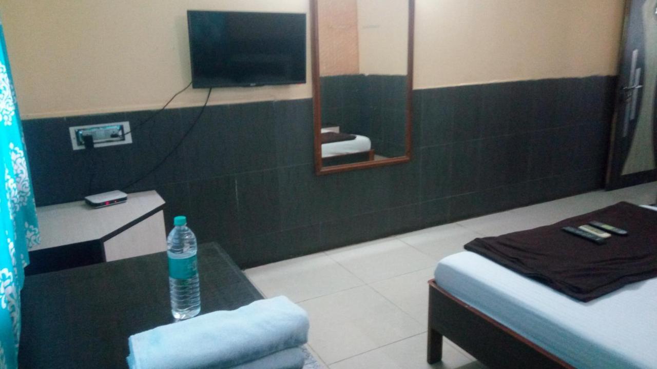 Hotel Sarang Lodge Panvel Exterior foto